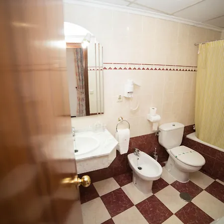 Omeyas Отель 2*
